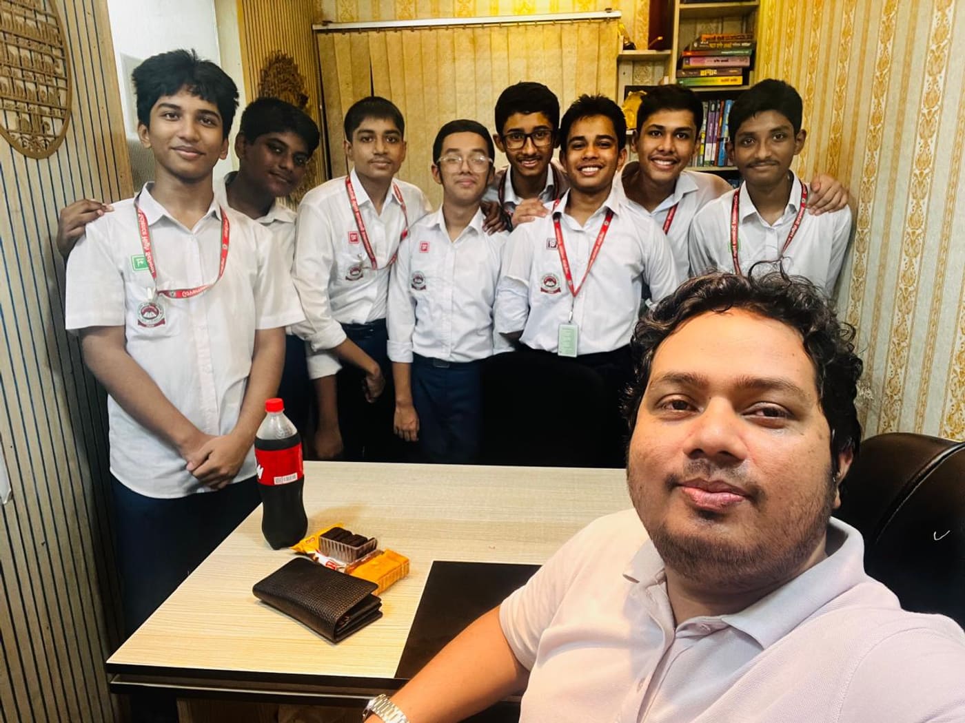 কৃতী শিক্ষার্থীদের সাথে দলগত ছবি